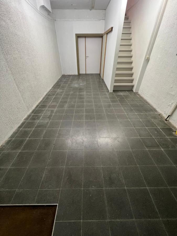 Ruim App. Met Grote Garage Apartment Ипер Екстериор снимка
