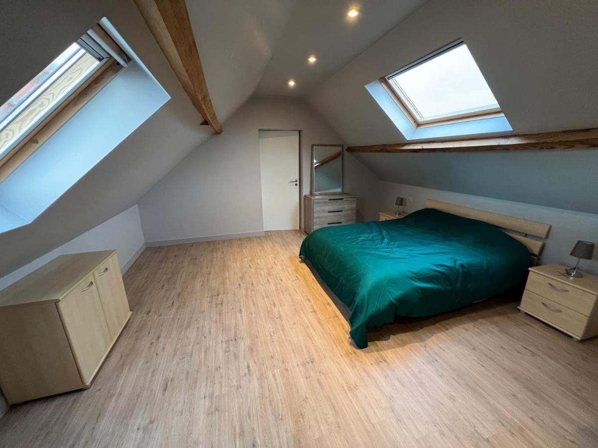 Ruim App. Met Grote Garage Apartment Ипер Екстериор снимка