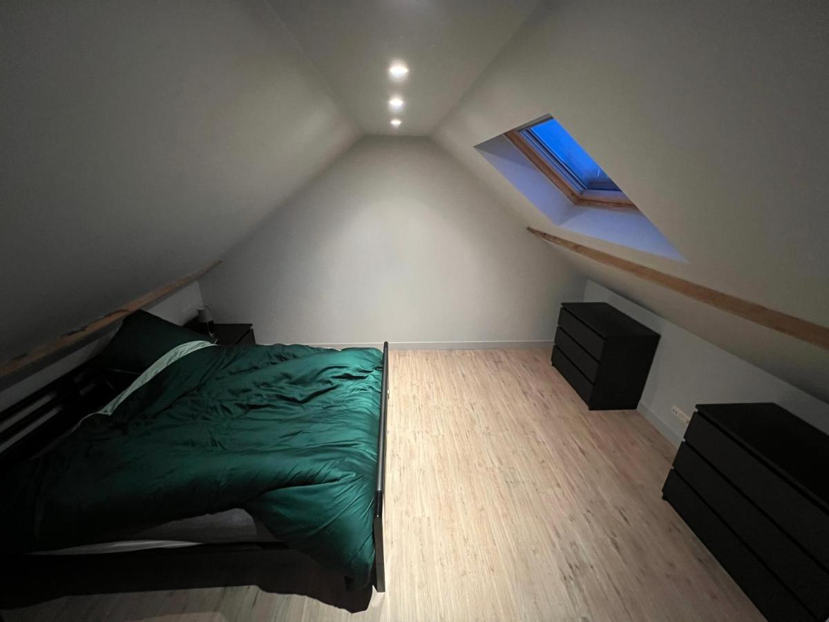Ruim App. Met Grote Garage Apartment Ипер Екстериор снимка